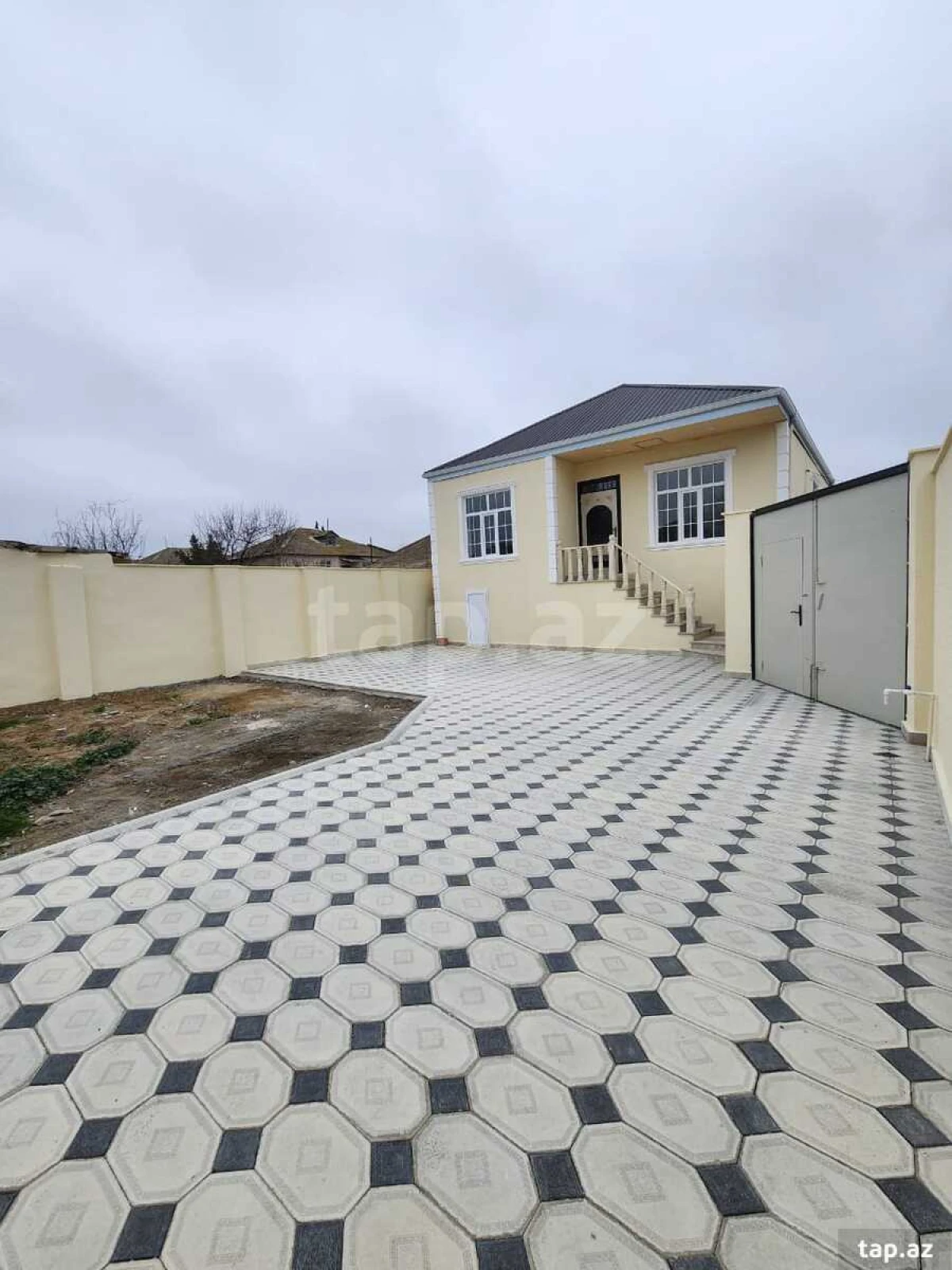Satılır 4 otaqlı həyət evi