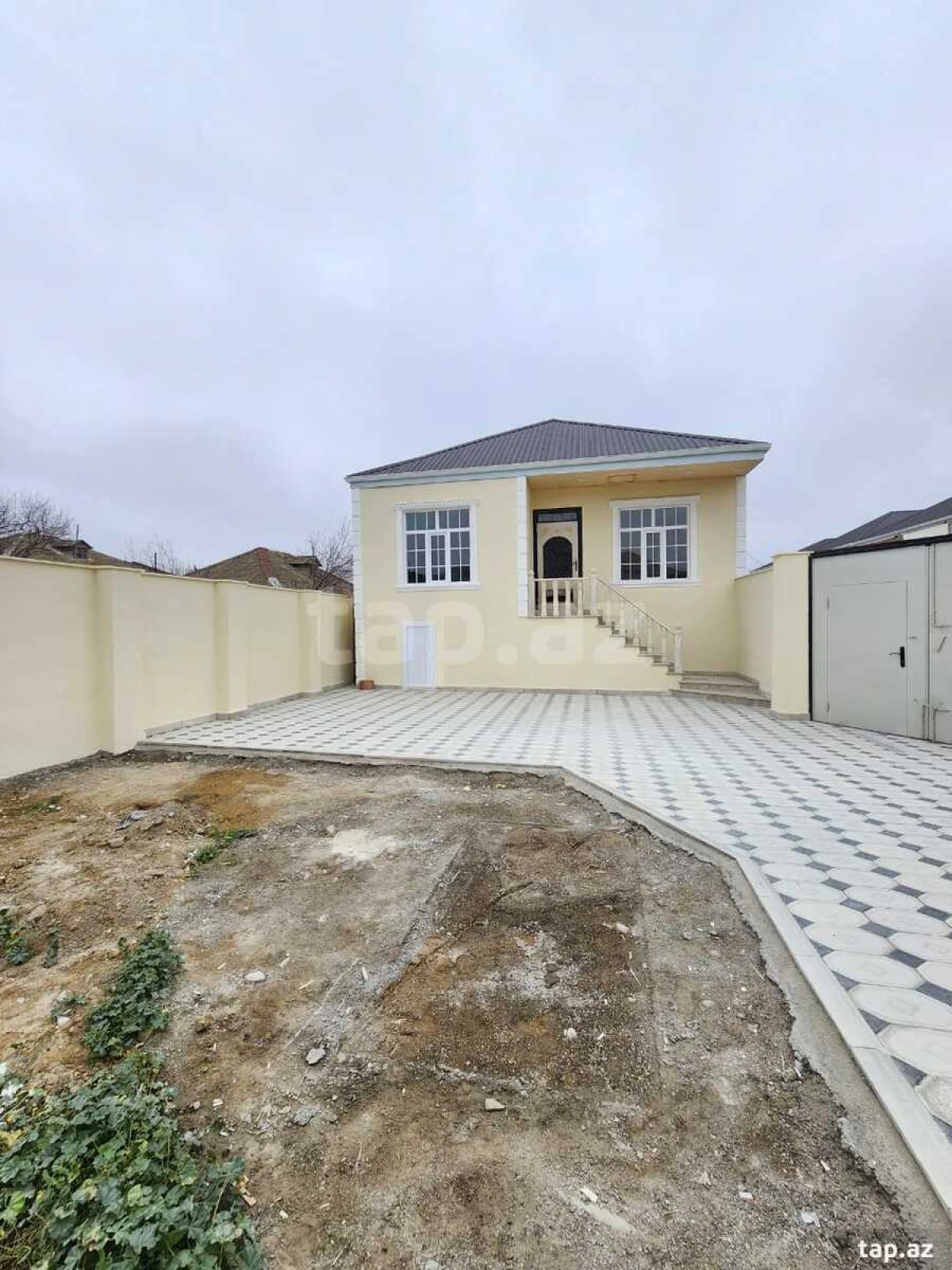Satılır 4 otaqlı həyət evi