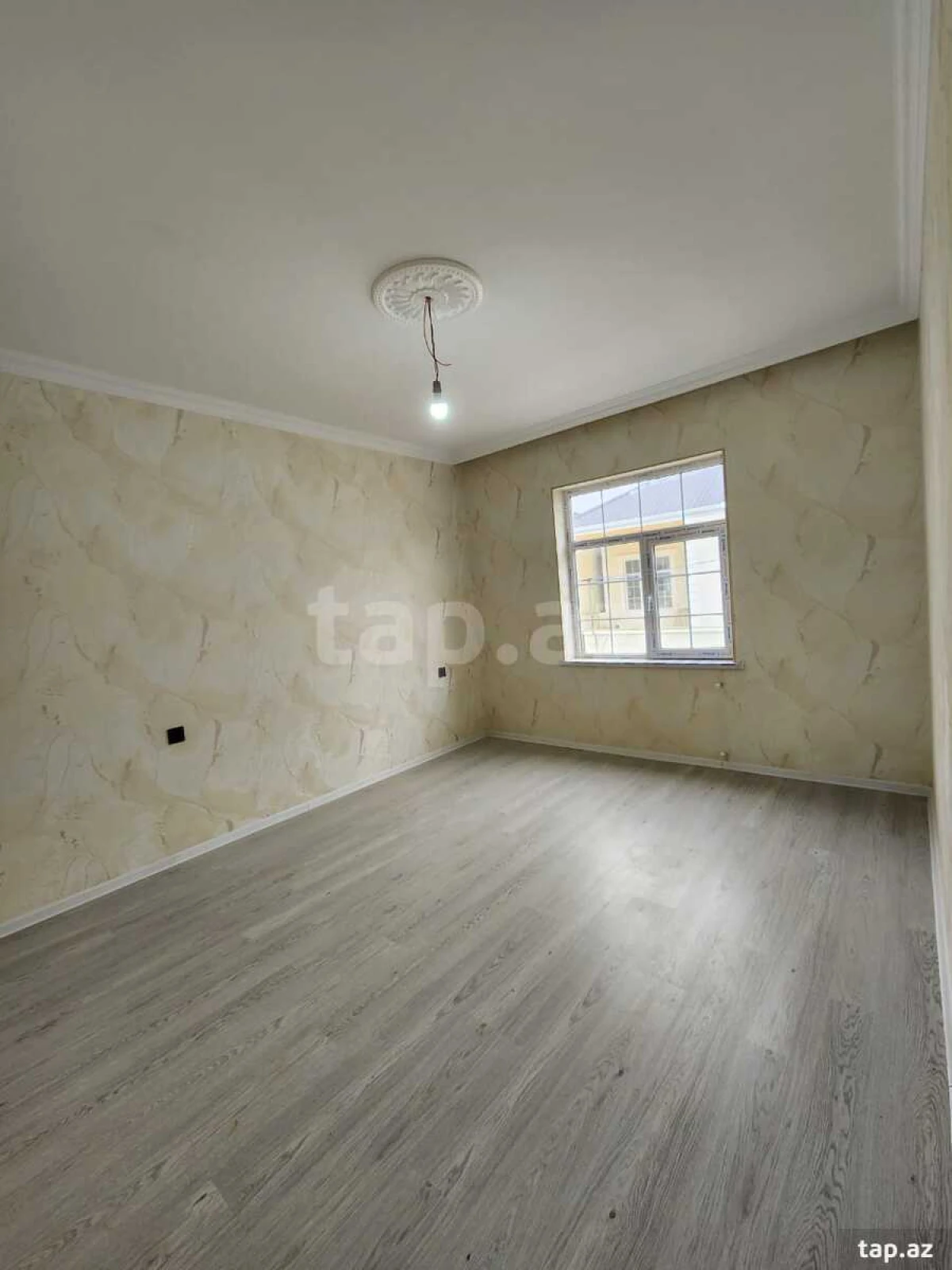 Satılır 4 otaqlı həyət evi