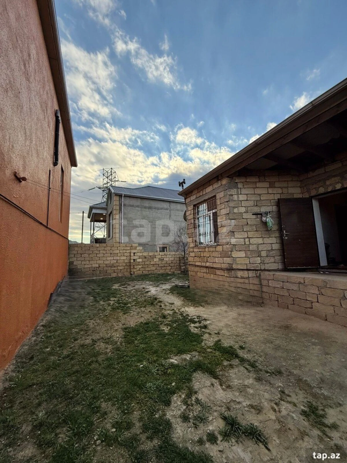 Satılır 3 otaqlı həyət evi