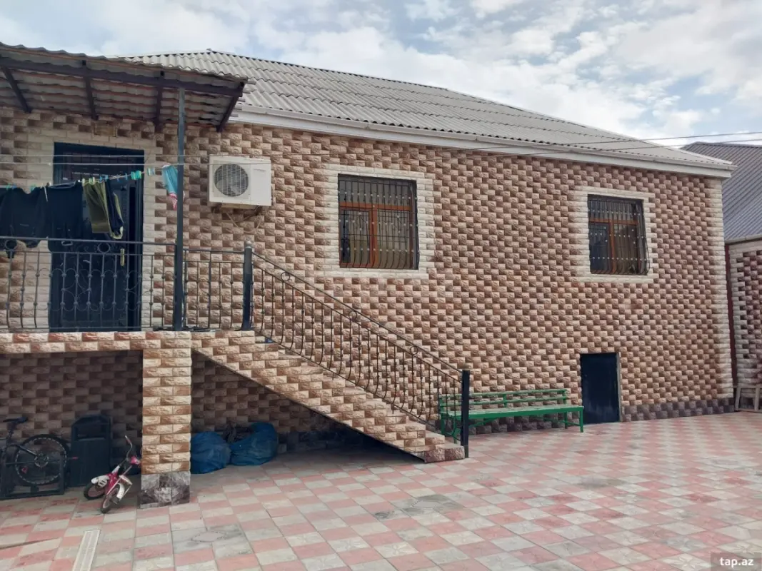 Satılır 4 otaqlı həyət evi 130 m²