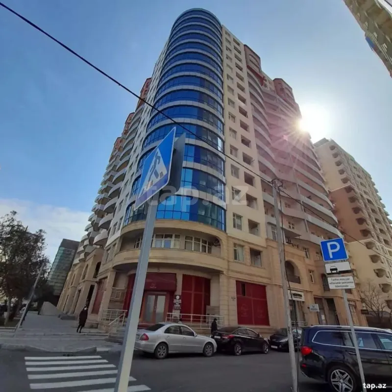 Satılır 3 otaqlı yeni tikili 125 m²