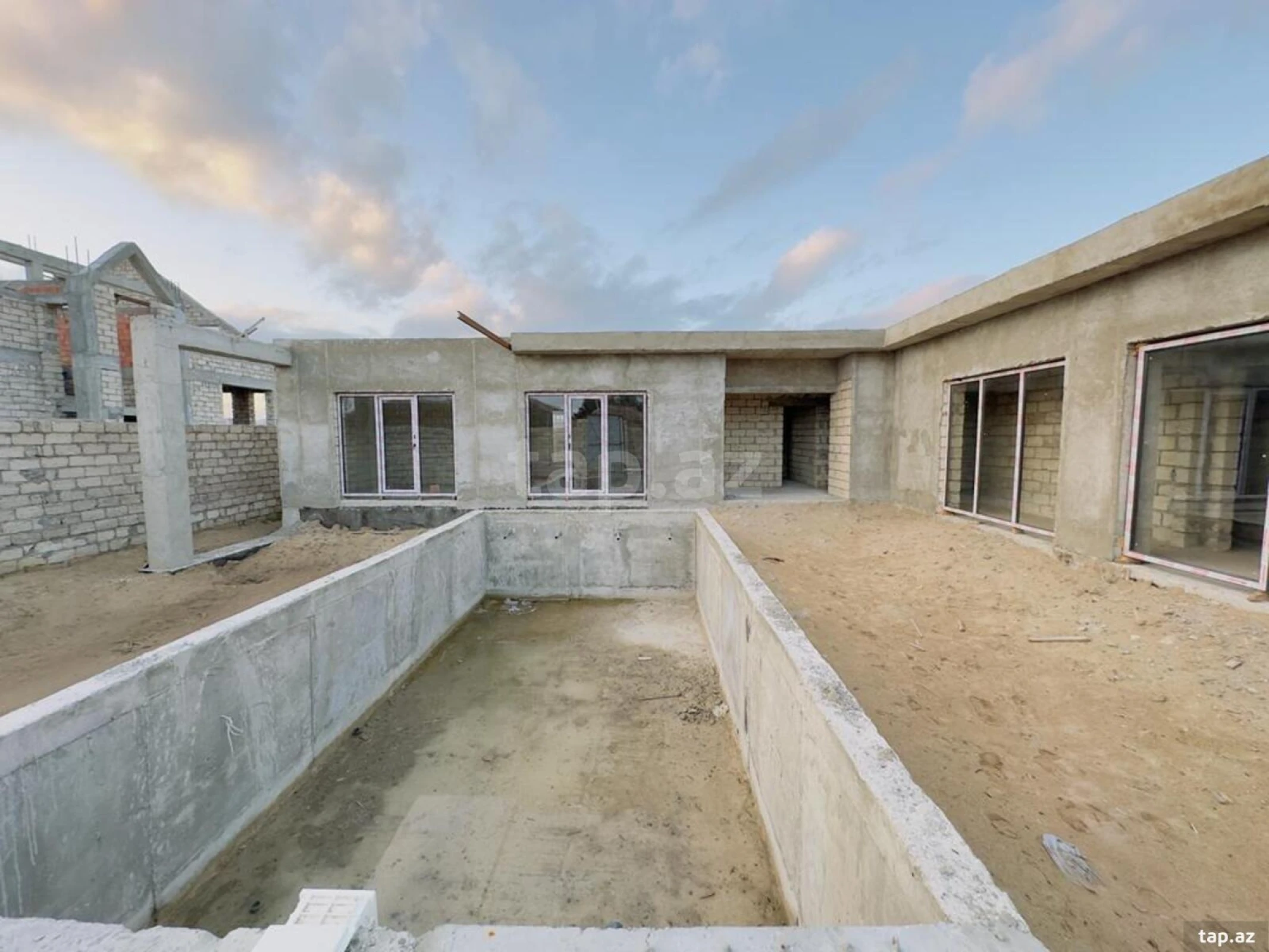 Satılır 4 otaqlı həyət evi