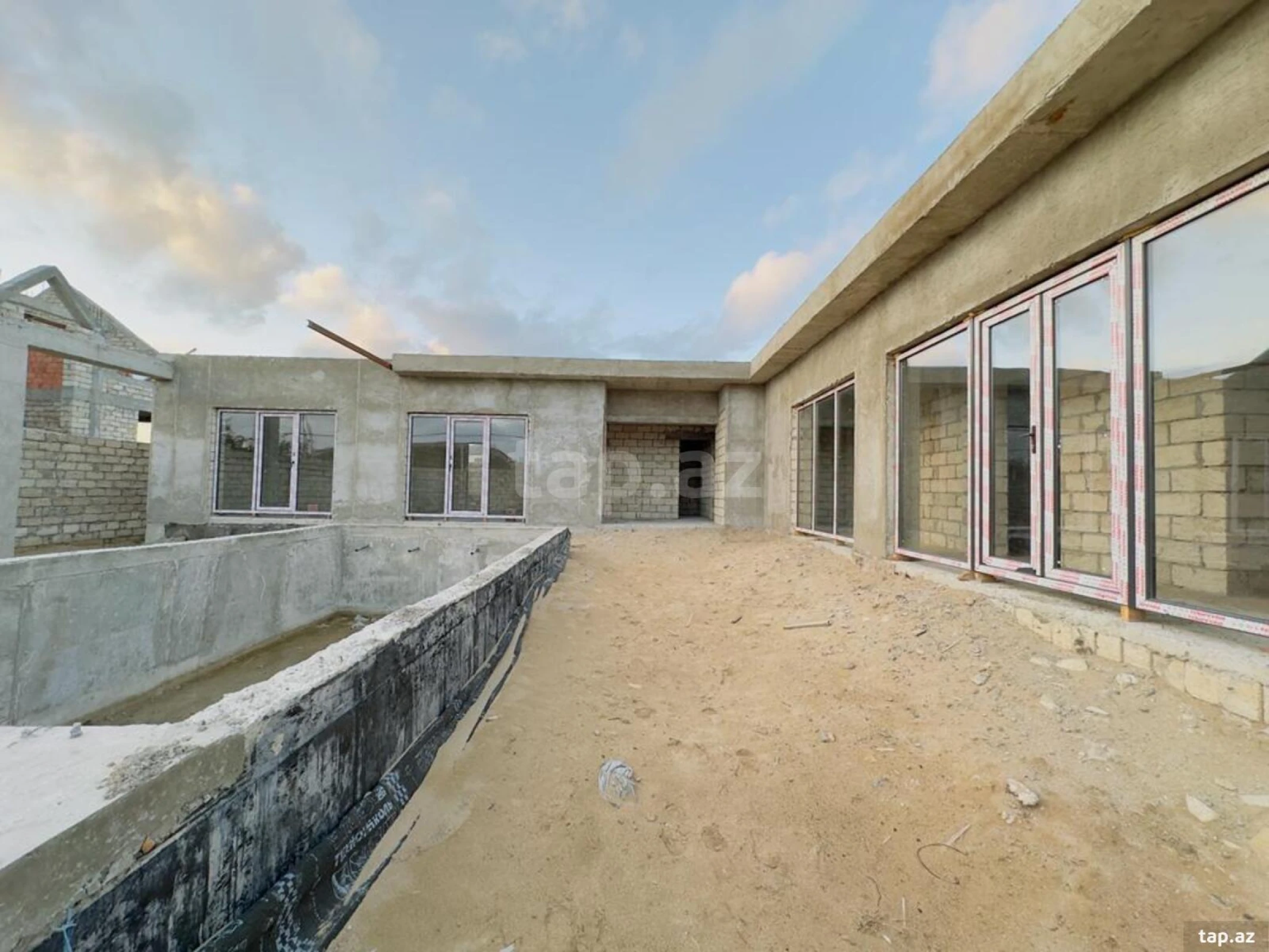 Satılır 4 otaqlı həyət evi