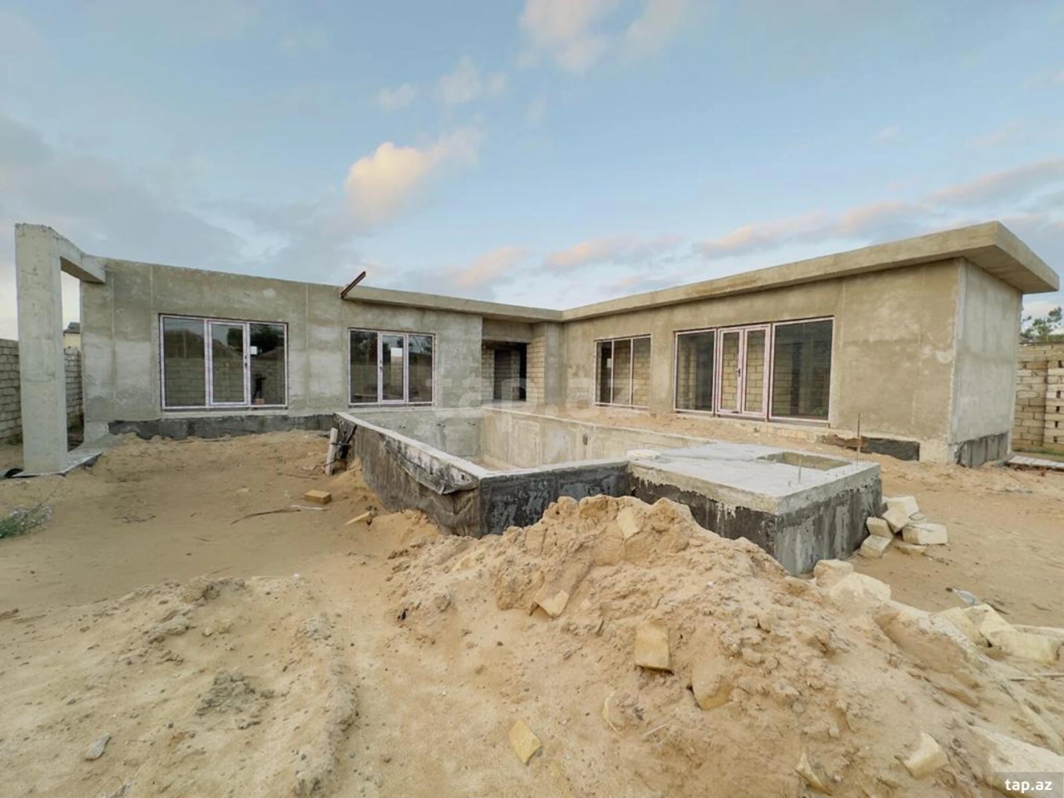 Satılır 4 otaqlı həyət evi