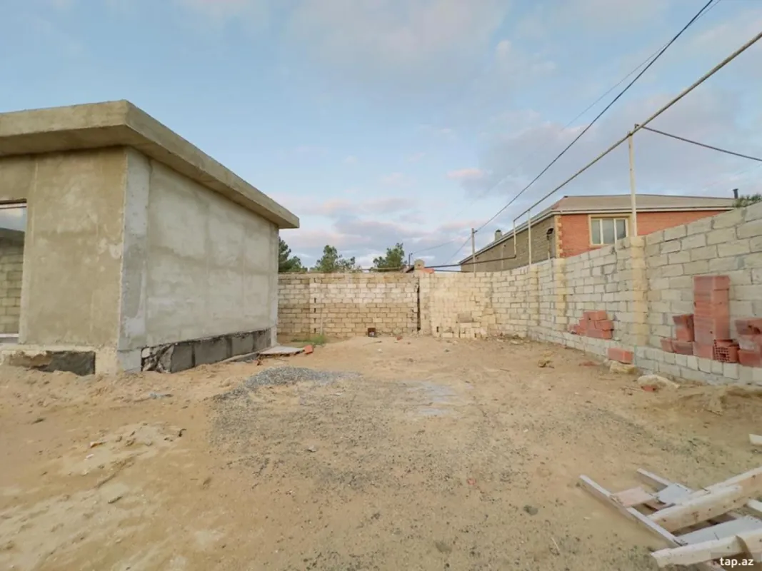 Satılır 4 otaqlı həyət evi