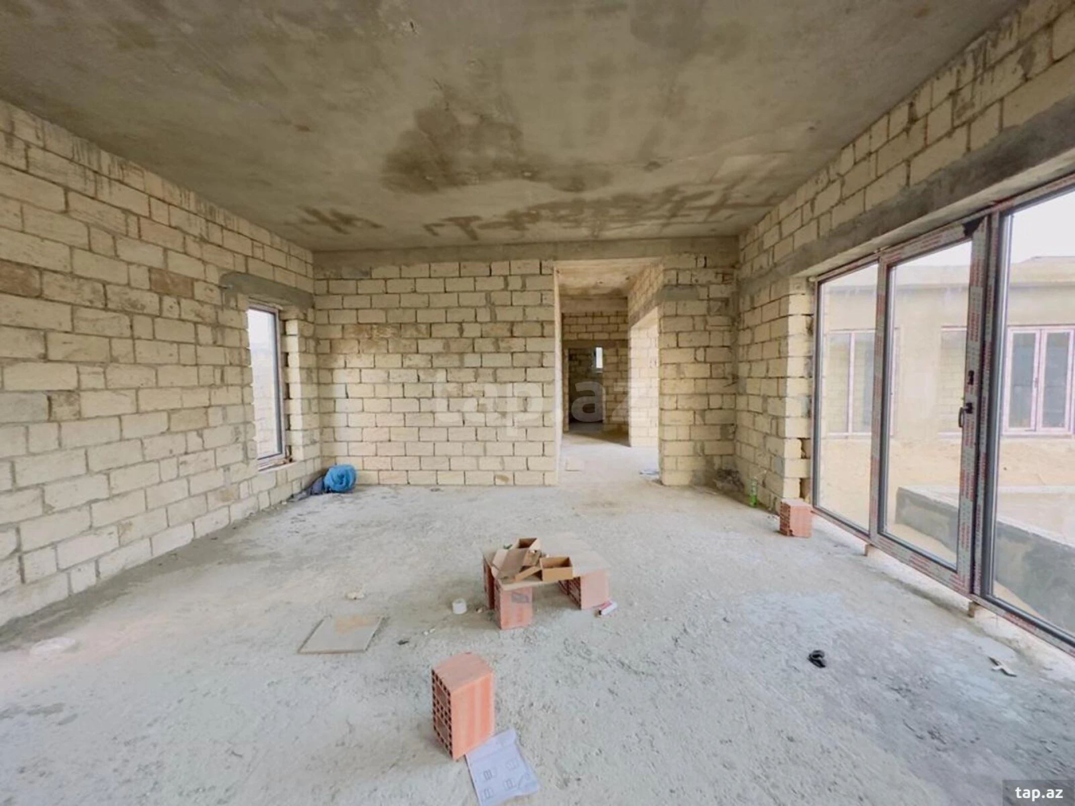 Satılır 4 otaqlı həyət evi