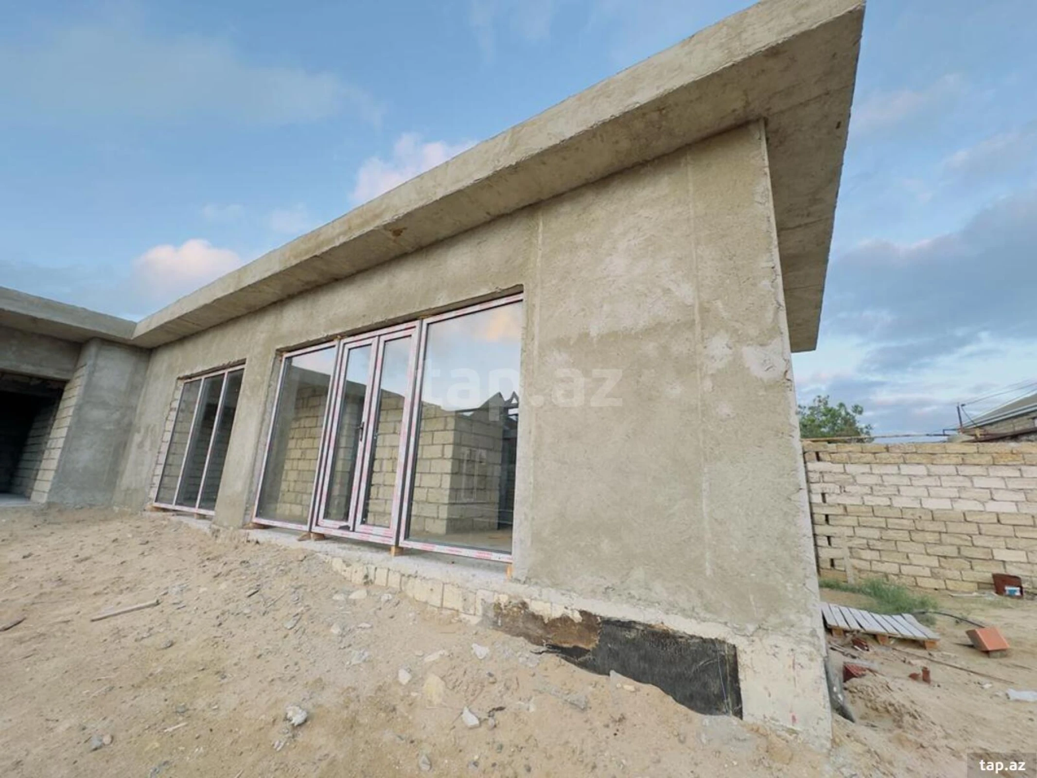 Satılır 4 otaqlı həyət evi