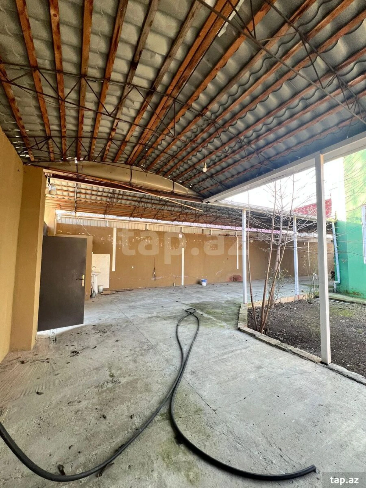 Satılır 7 otaqlı həyət evi