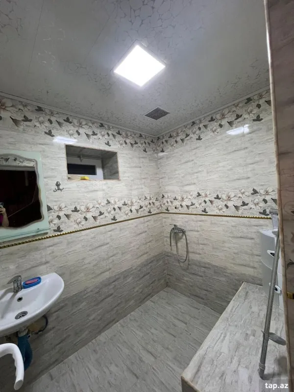 Satılır 7 otaqlı həyət evi