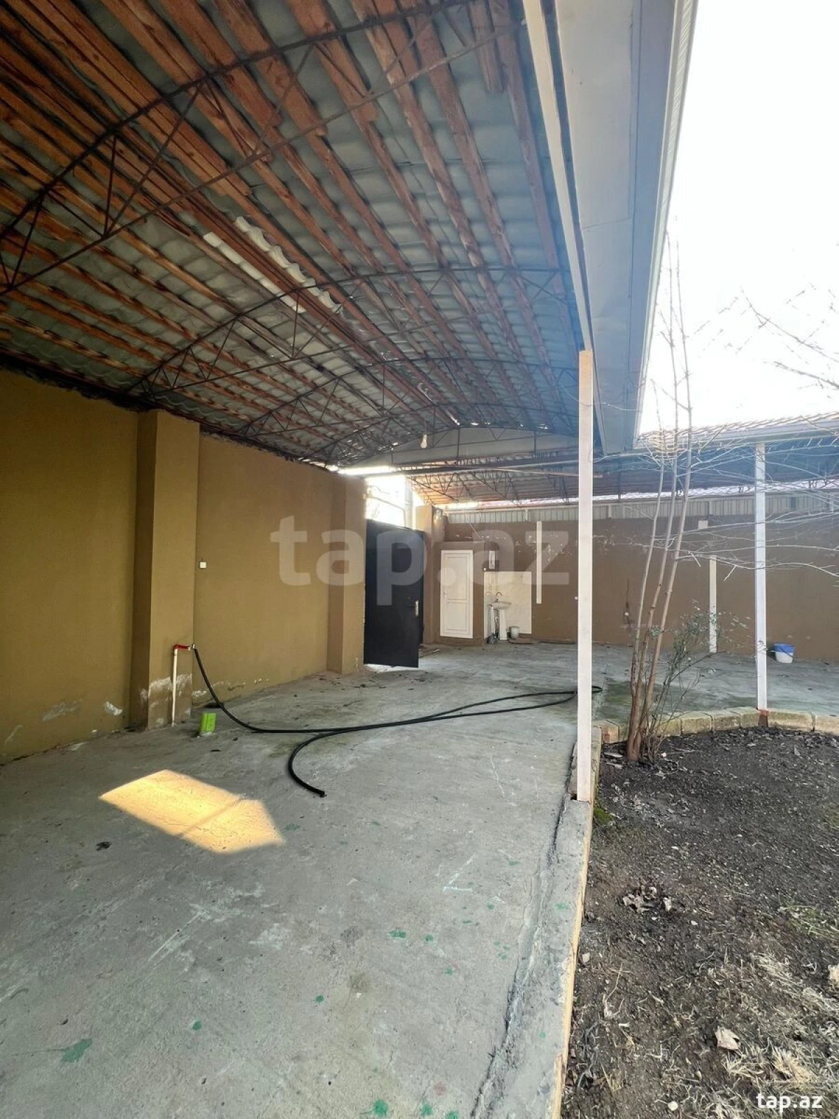 Satılır 7 otaqlı həyət evi