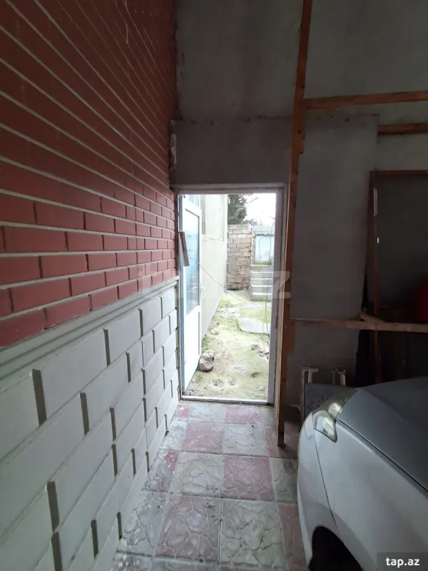 Satılır 6 otaqlı həyət evi