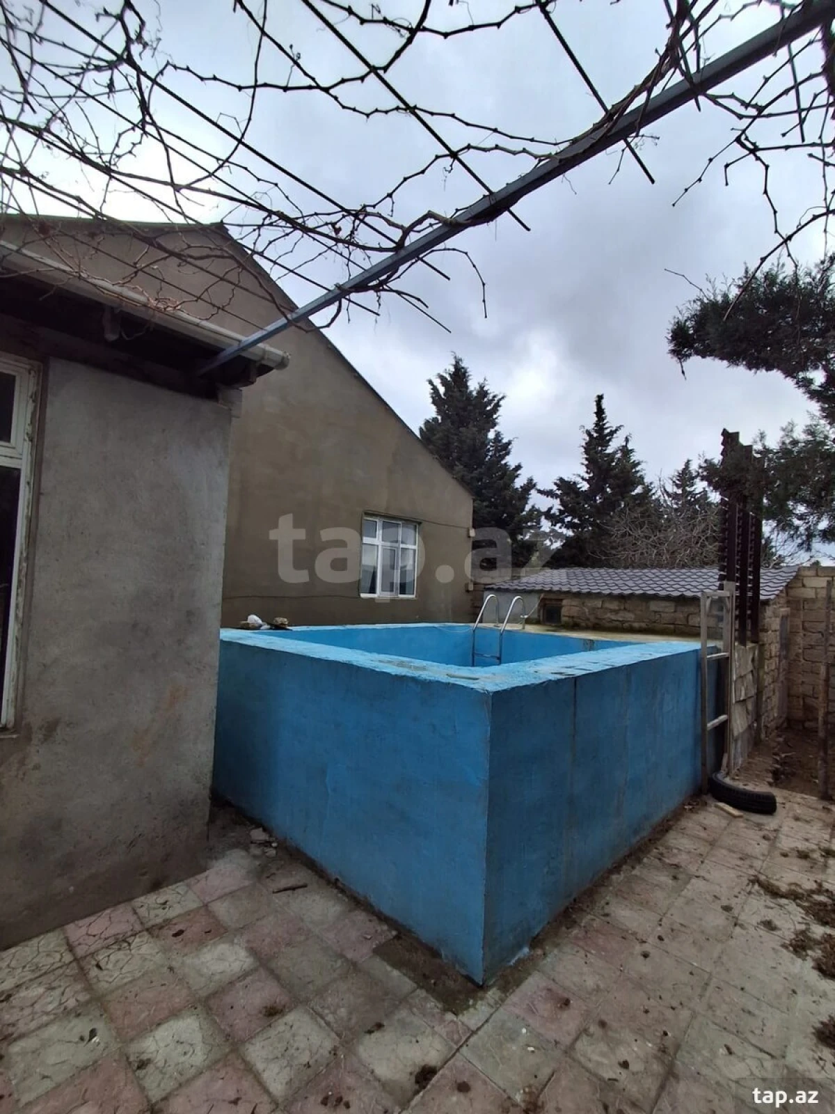 Satılır 6 otaqlı həyət evi