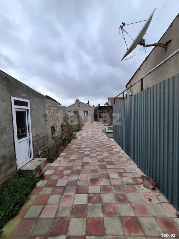 Satılır 6 otaqlı həyət evi