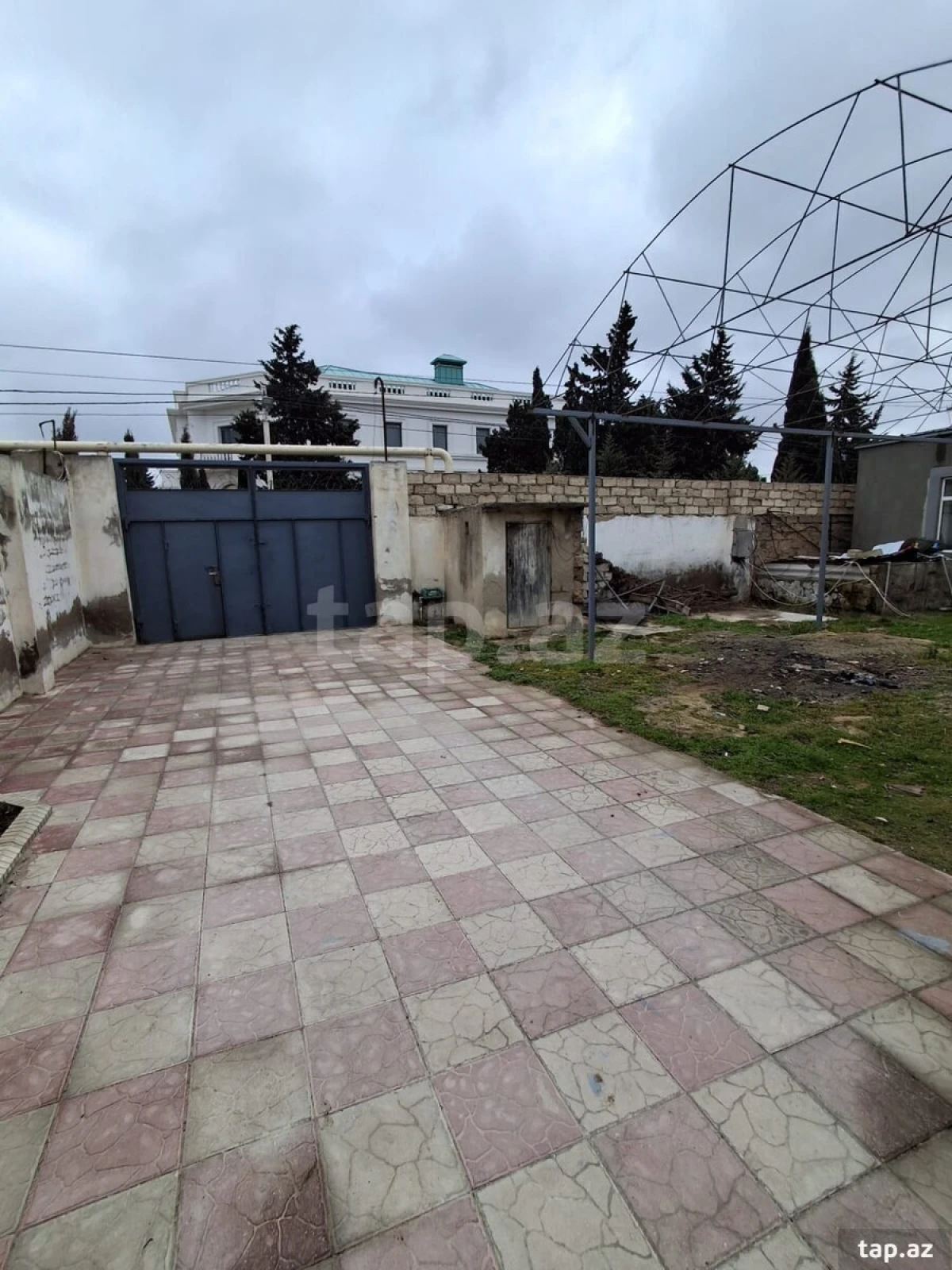 Satılır 6 otaqlı həyət evi