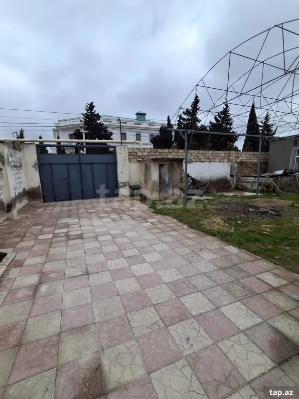 Satılır 6 otaqlı həyət evi