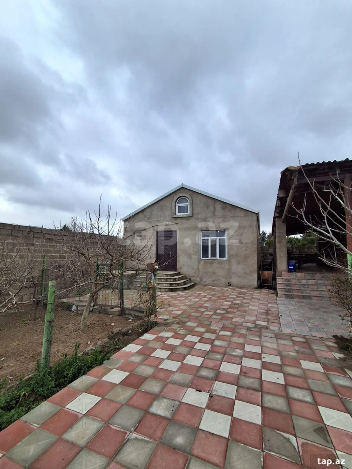 Satılır 6 otaqlı həyət evi