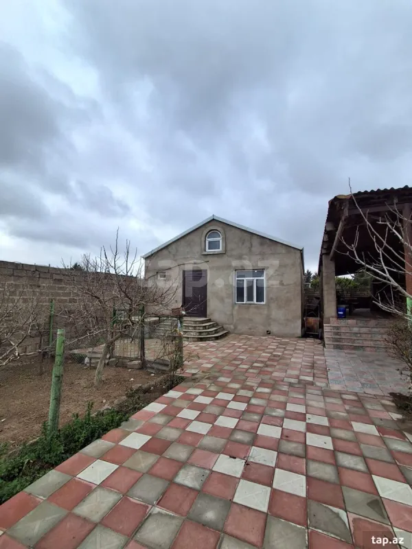 Satılır 6 otaqlı həyət evi