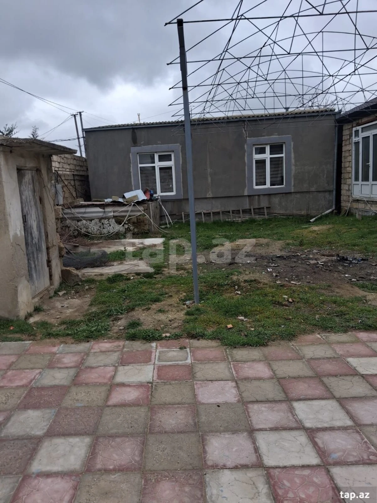 Satılır 6 otaqlı həyət evi