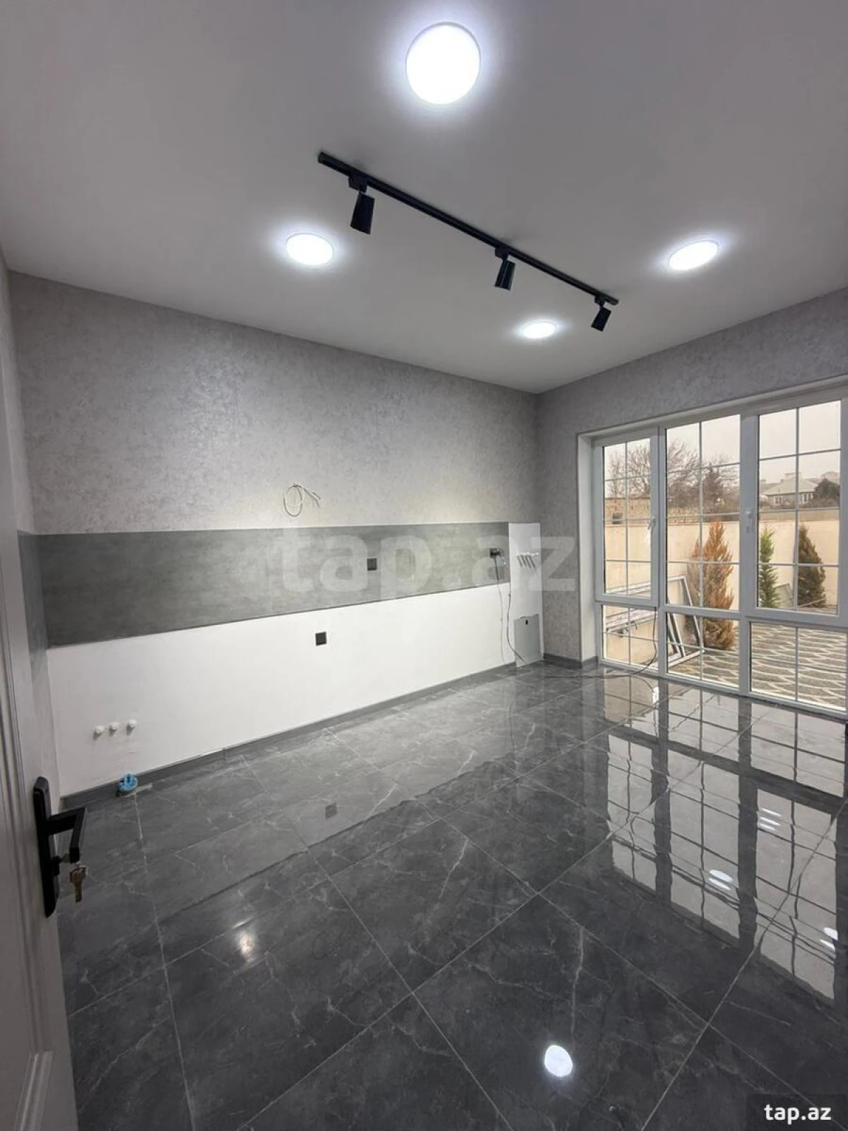 Satılır 4 otaqlı həyət evi