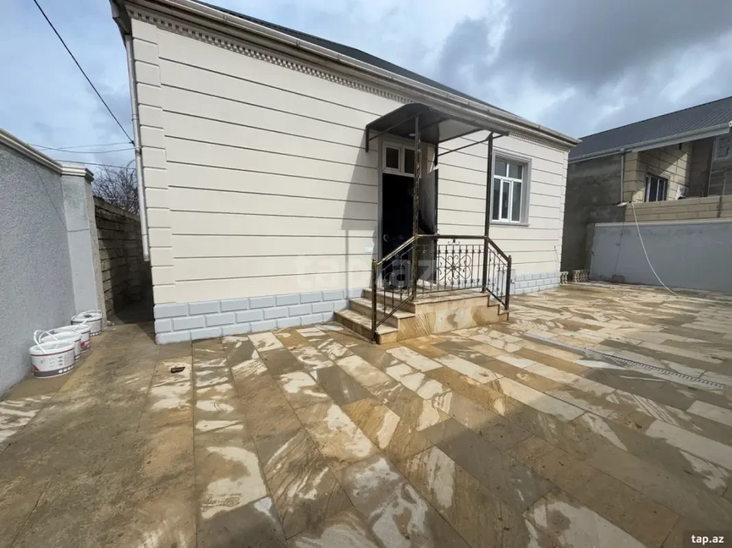 Satılır 4 otaqlı həyət evi 300 m²