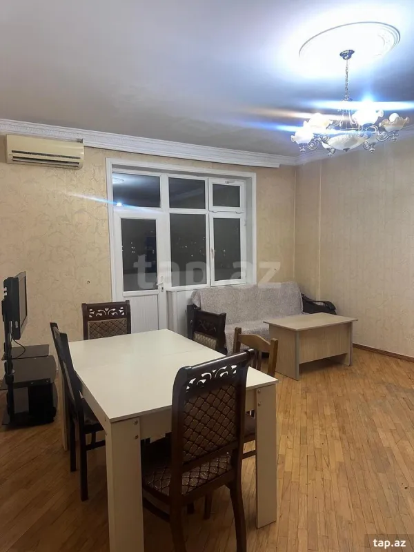 Kirayə verilir 3 otaqlı yeni tikili 140 m²