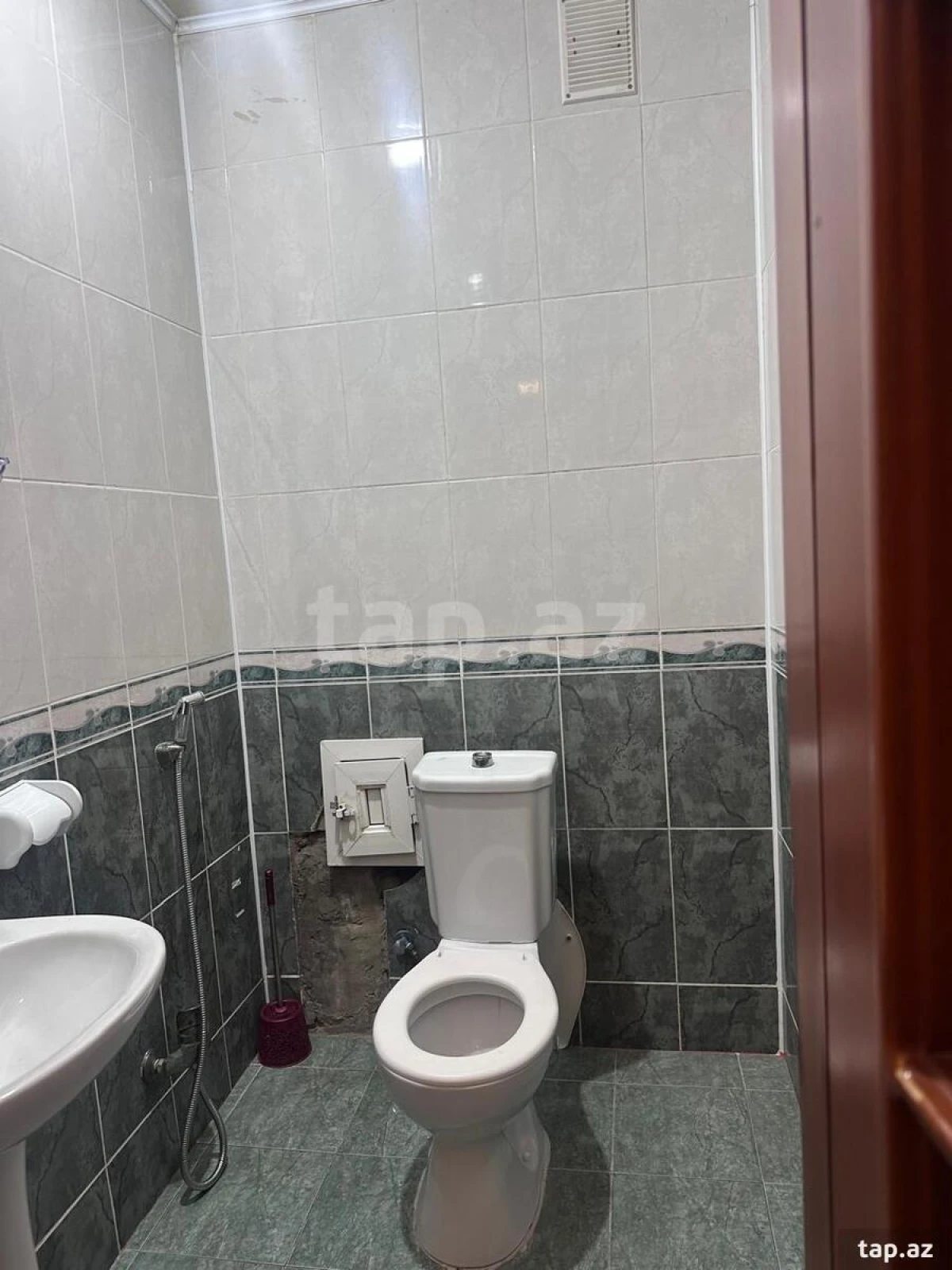 Kirayə verilir 3 otaqlı yeni tikili 140 m²