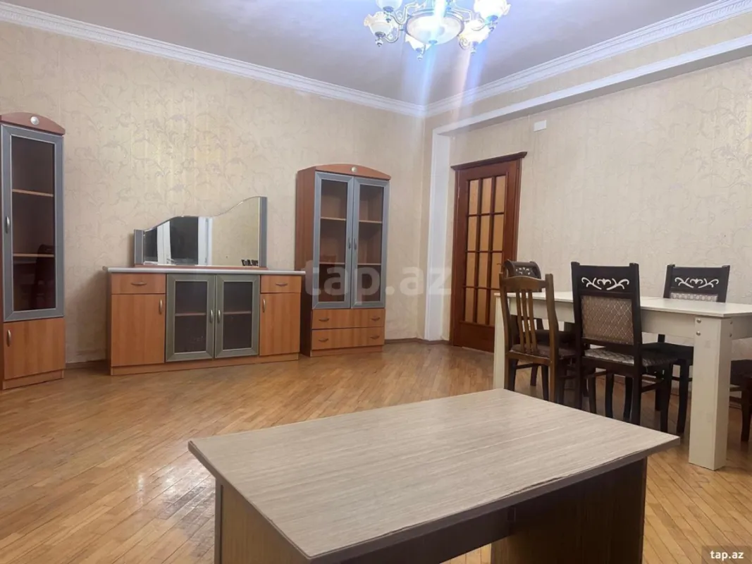 Kirayə verilir 3 otaqlı yeni tikili 140 m²