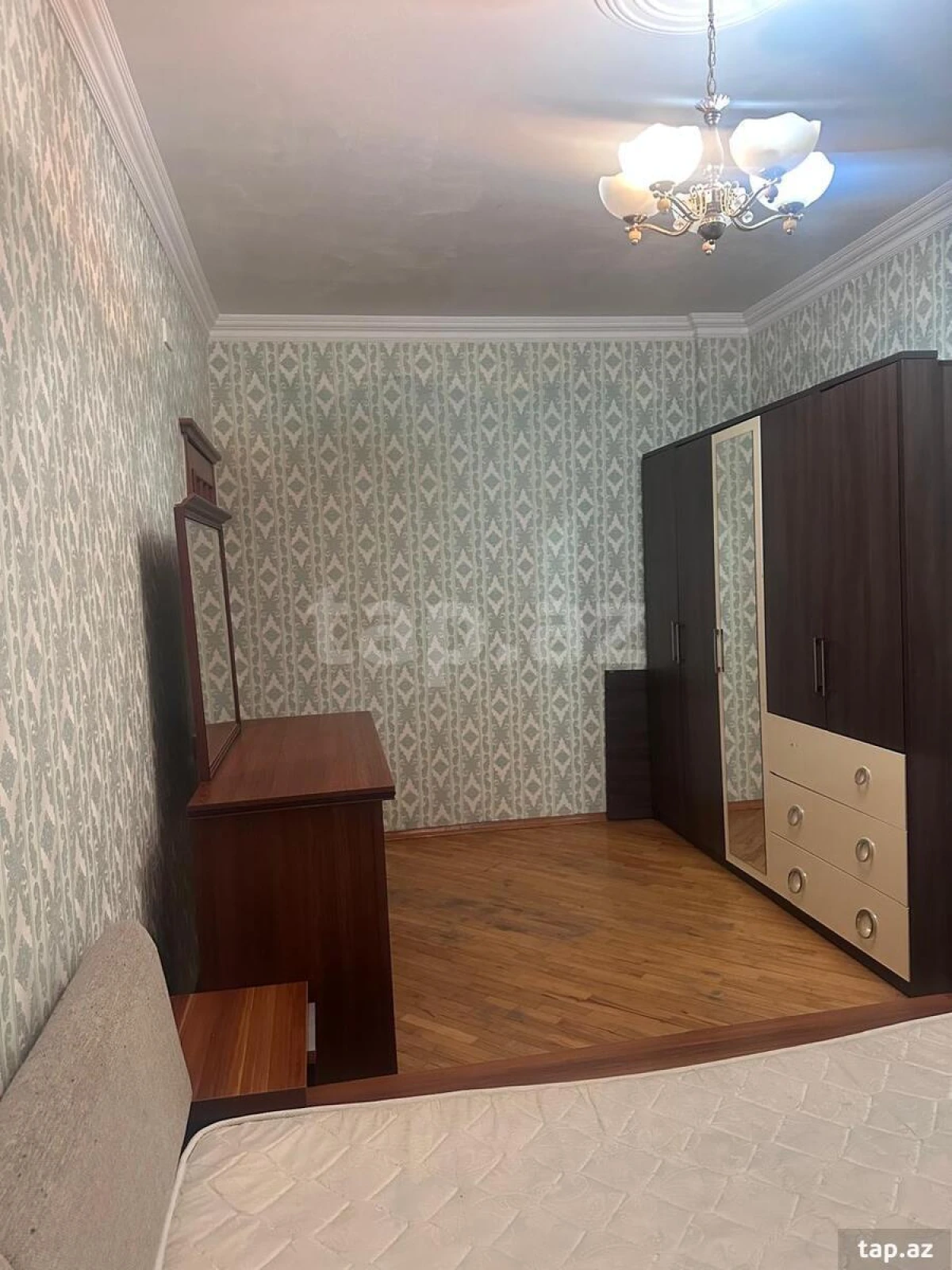 Kirayə verilir 3 otaqlı yeni tikili 140 m²