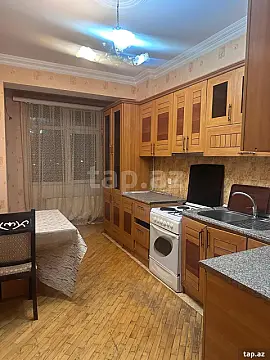 Kirayə verilir 3 otaqlı yeni tikili 140 m²