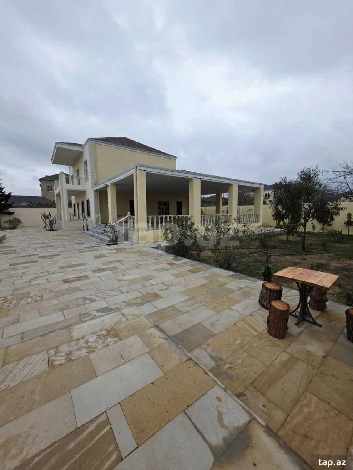 Satılır 5 otaqlı həyət evi