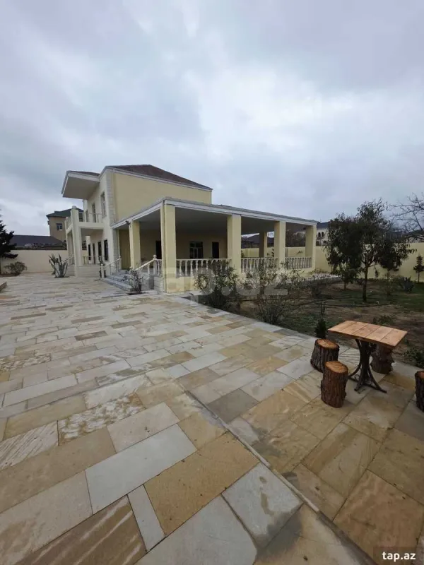 Satılır 5 otaqlı həyət evi