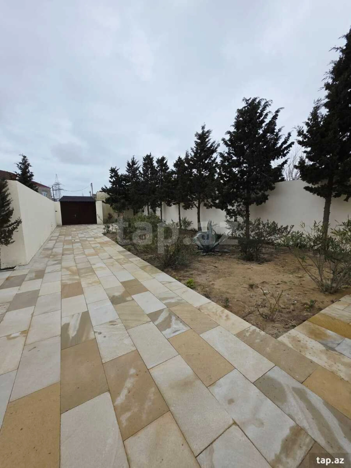 Satılır 5 otaqlı həyət evi