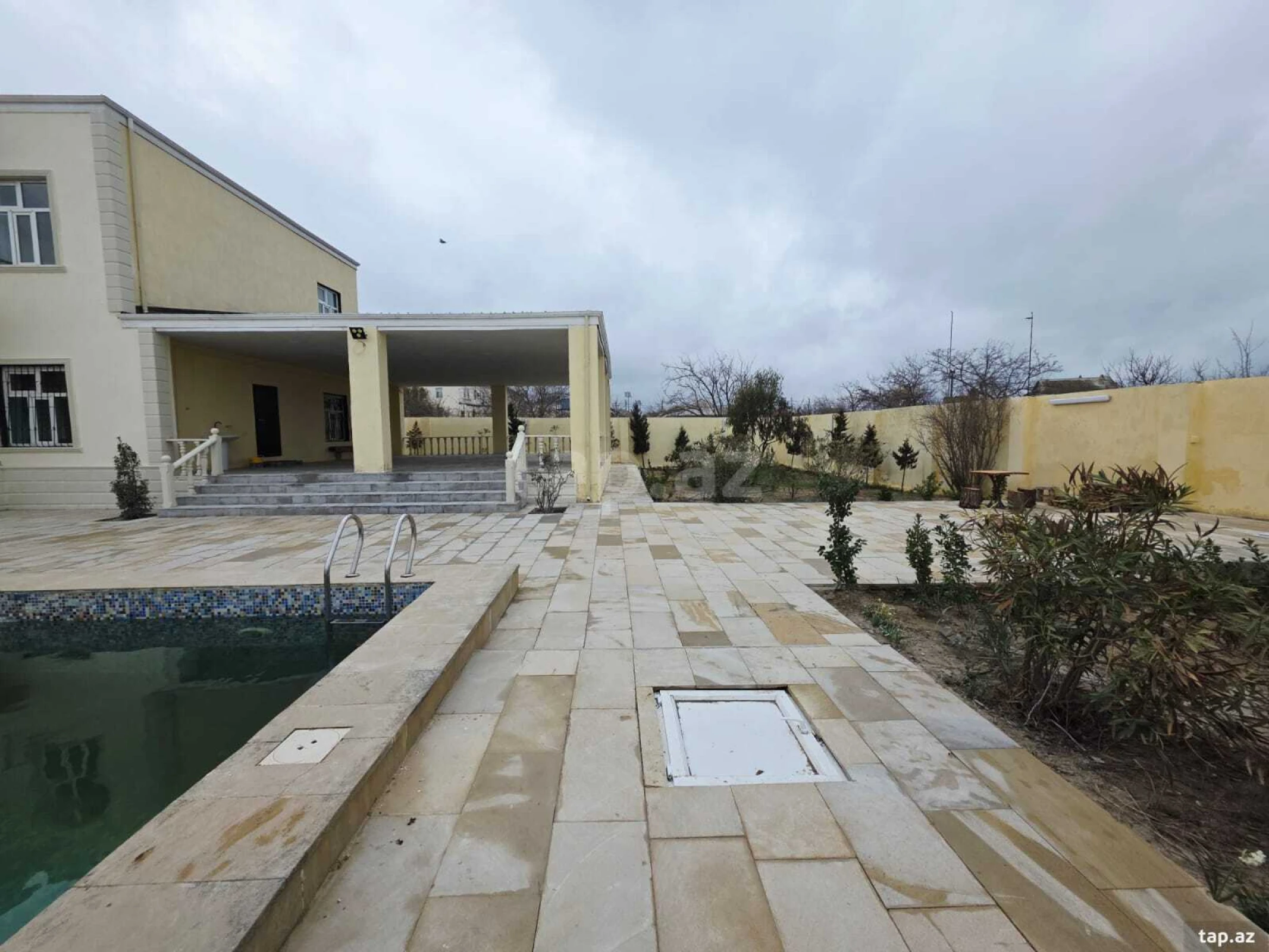 Satılır 5 otaqlı həyət evi