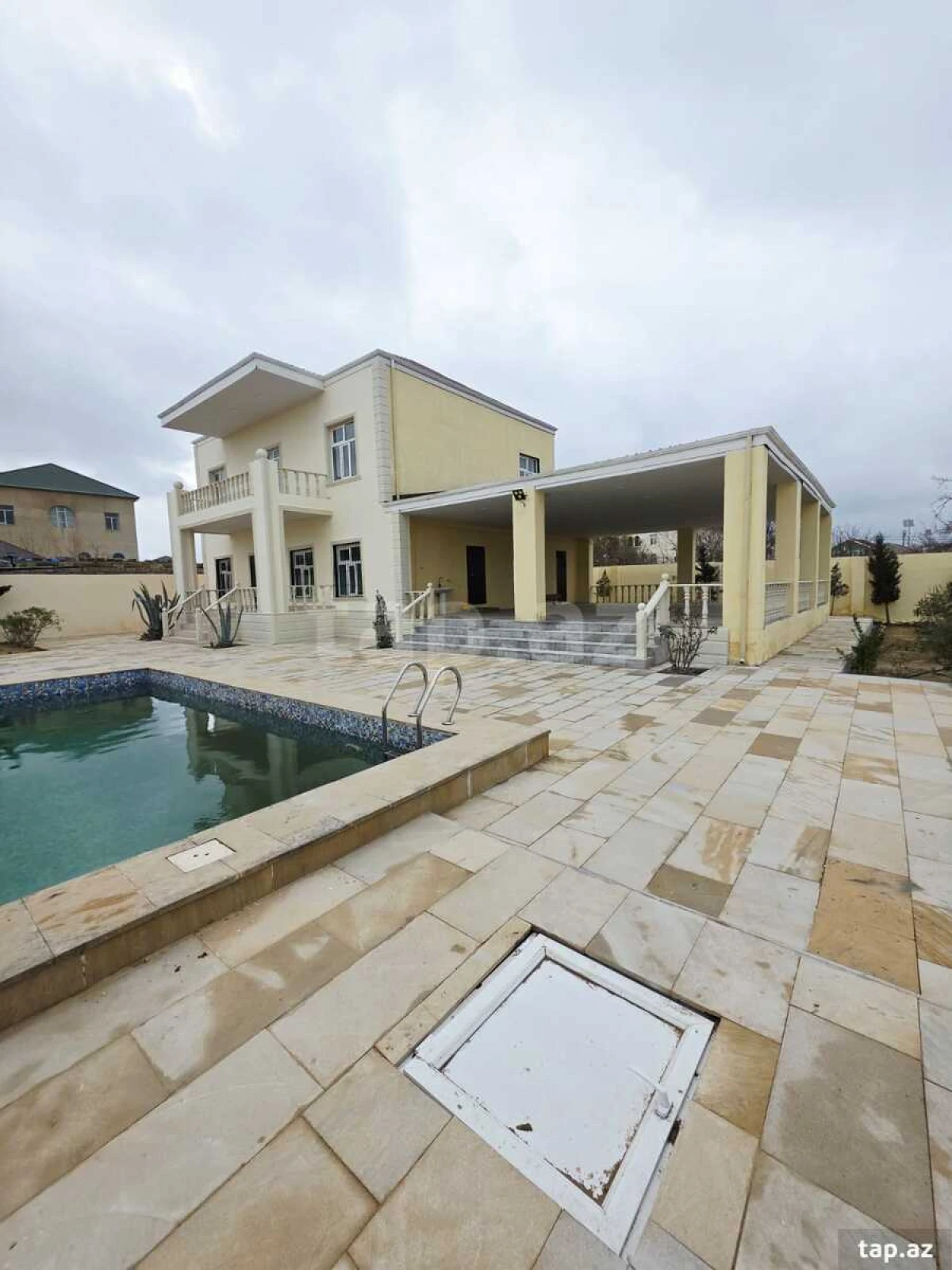 Satılır 5 otaqlı həyət evi