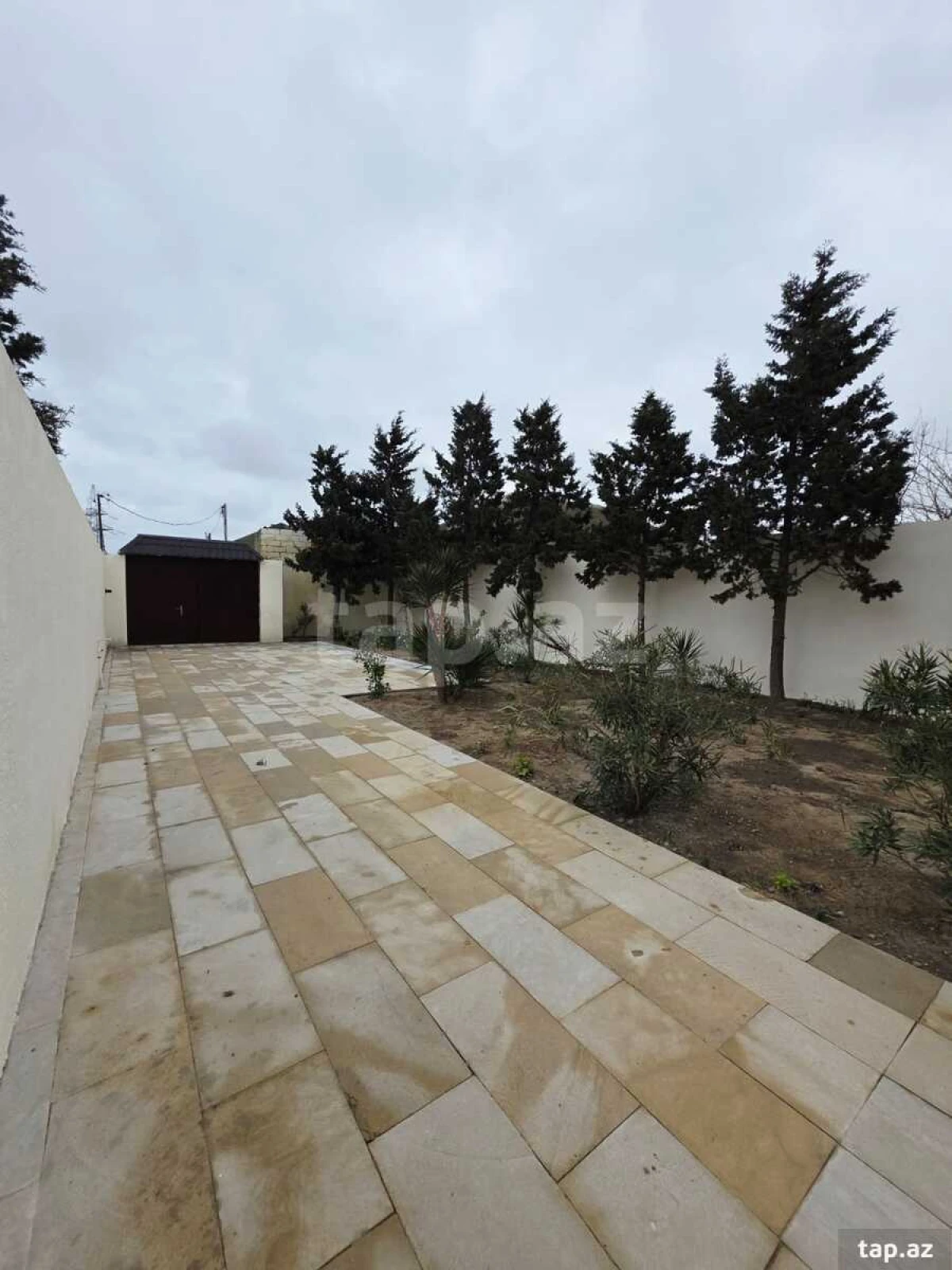 Satılır 5 otaqlı həyət evi