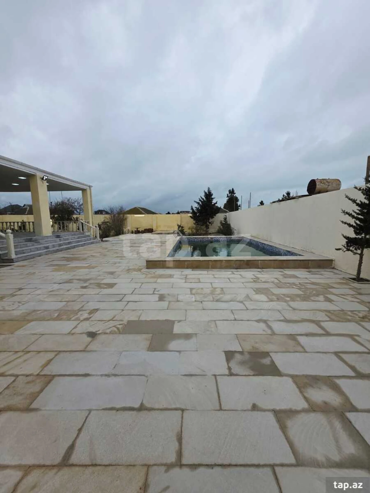 Satılır 5 otaqlı həyət evi