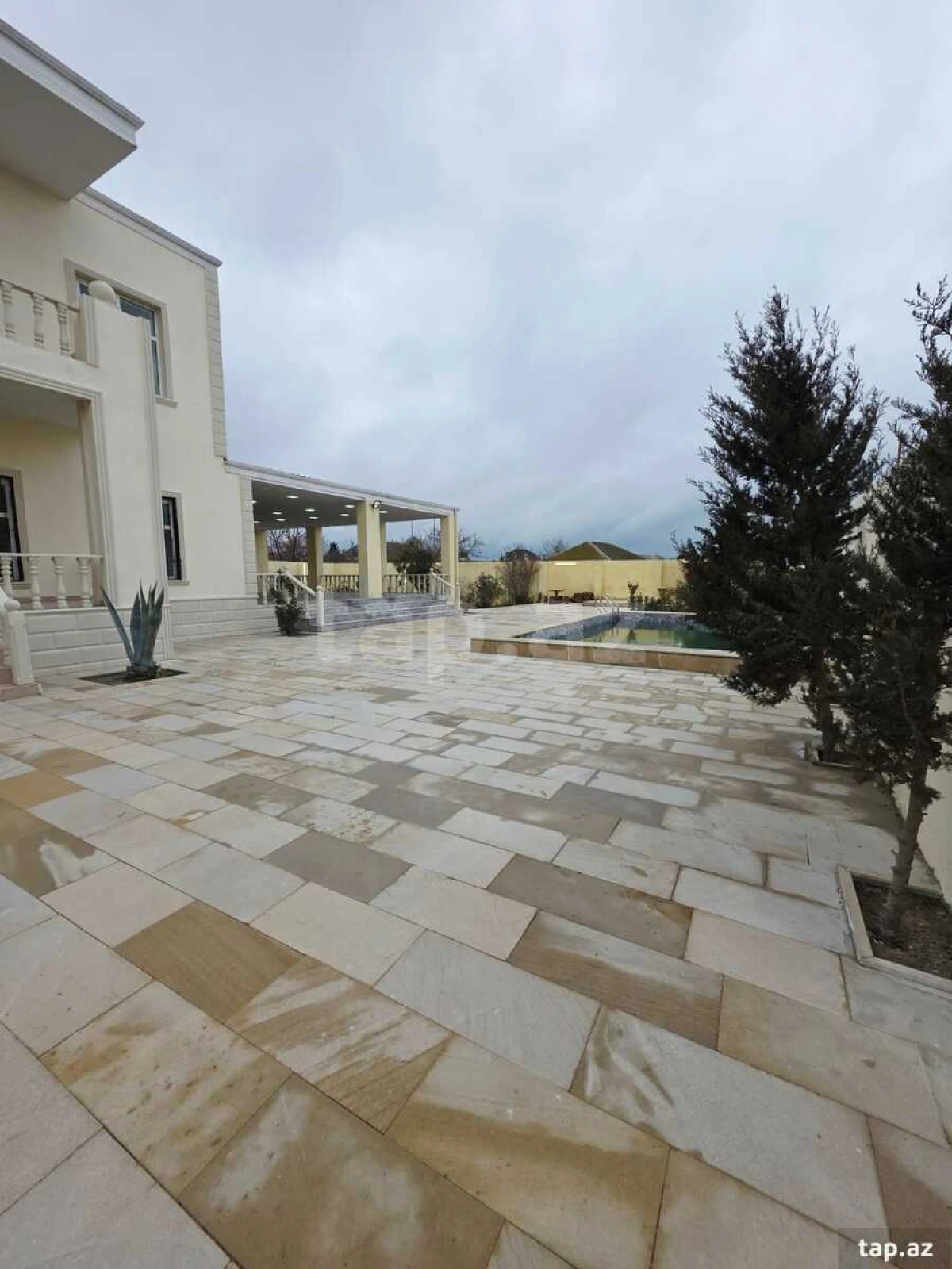 Satılır 5 otaqlı həyət evi