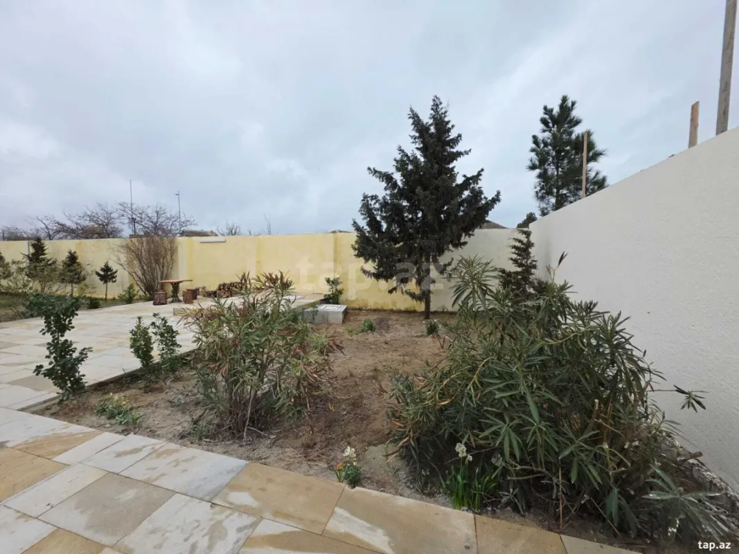 Satılır 5 otaqlı həyət evi