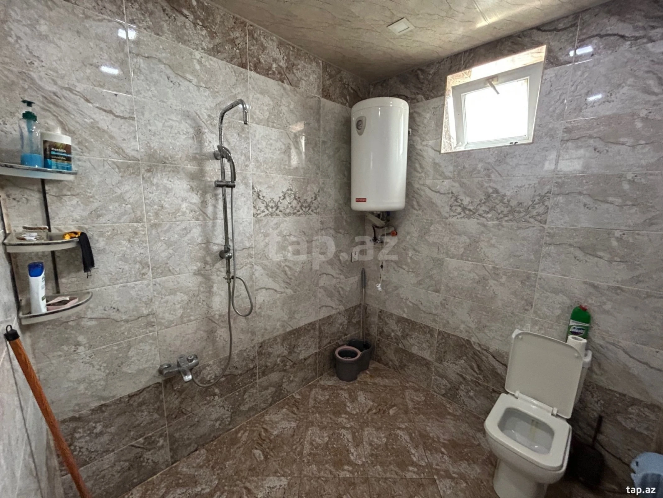 Satılır 6 otaqlı həyət evi