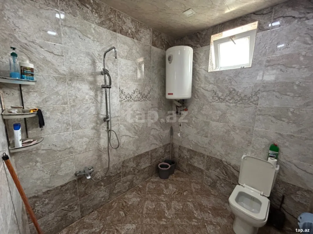 Satılır 6 otaqlı həyət evi