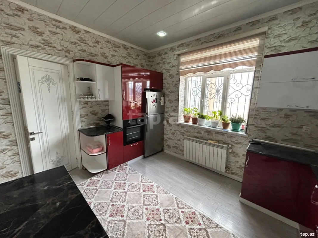 Satılır 6 otaqlı həyət evi