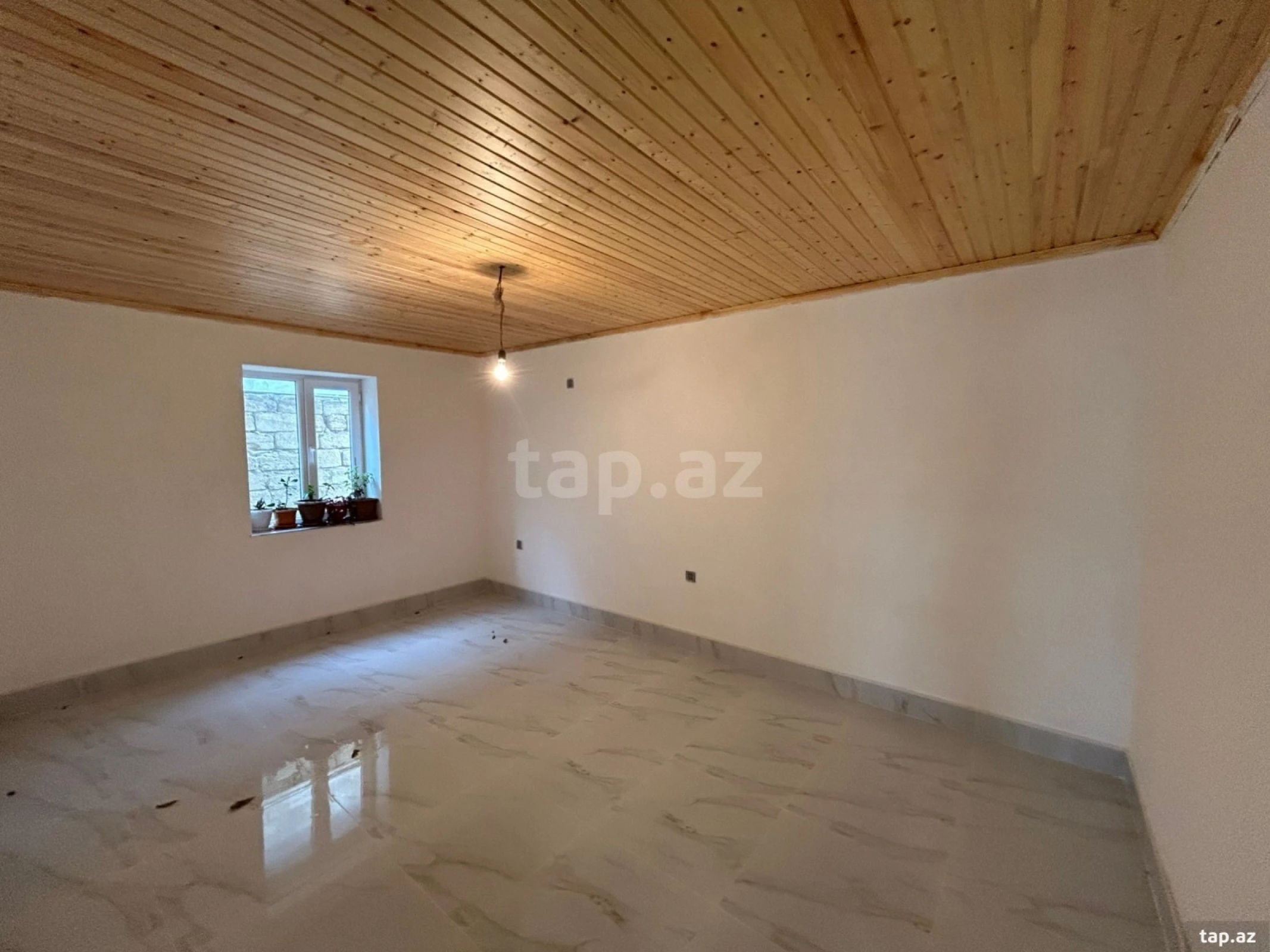 Satılır 6 otaqlı həyət evi