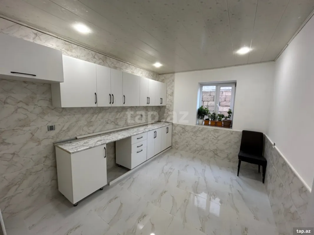 Satılır 6 otaqlı həyət evi