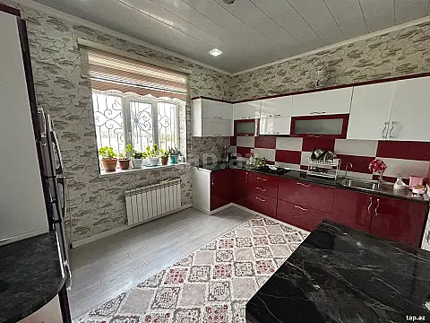 Satılır 6 otaqlı həyət evi