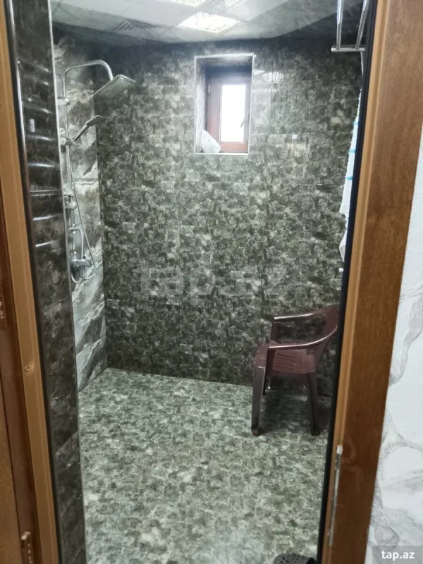 Satılır 11 otaqlı həyət evi