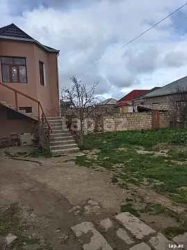 Satılır 11 otaqlı həyət evi