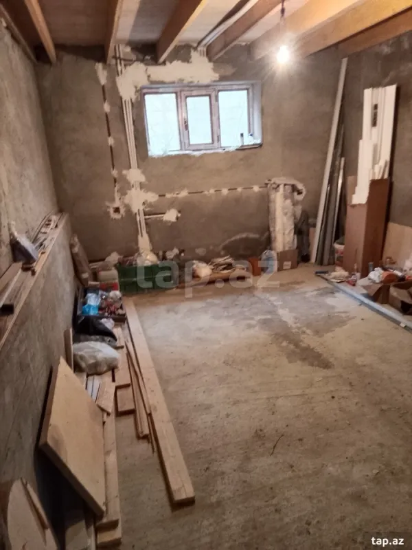 Satılır 11 otaqlı həyət evi