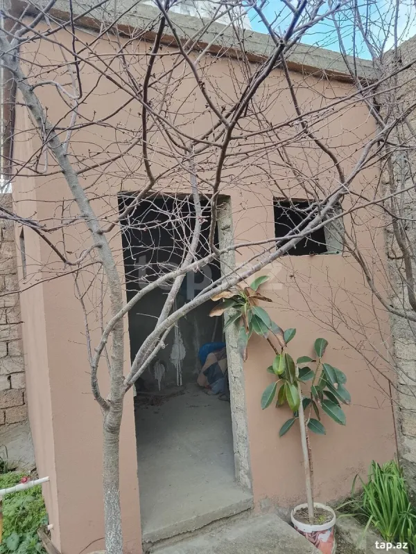 Satılır 11 otaqlı həyət evi