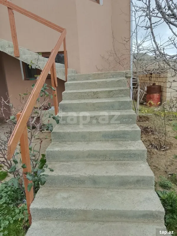 Satılır 11 otaqlı həyət evi
